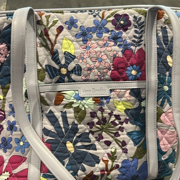 Vera Bradley Bengal Lily Small Trimmed Vera Tote Bag & RFID Smartphone Wristlet - Picture 6 of 9